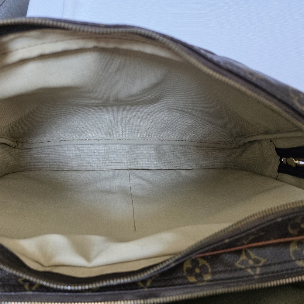 Louis Vuitton Sac Reporter GM in Monogram Canvas with Adjustable Strap - Picture 11 of 16